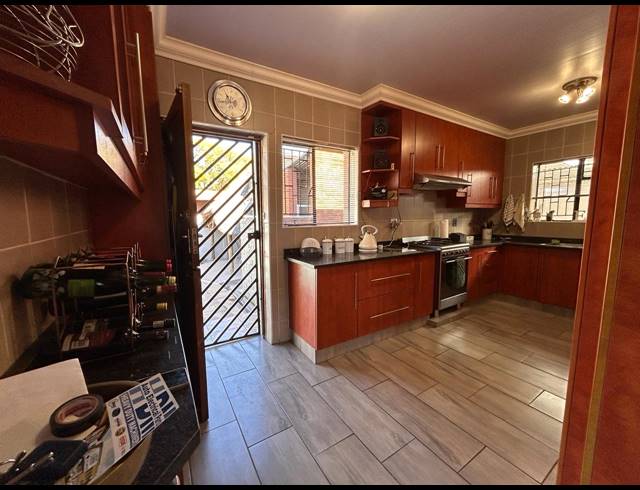 3 BEDROOM HOUSE FOR SALE IN VANDERBIJLPARK CW 5